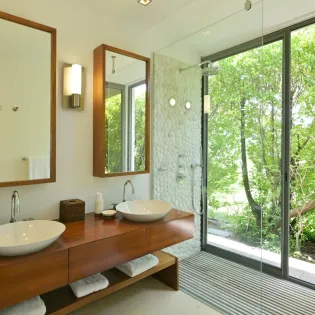 10.1 mia bathroom 3 1