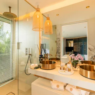 10.1 quartz guest bathroom2