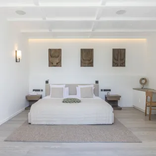 10.1 roxane guest bedroom 1
