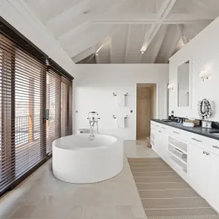 10.1 sixieme sens bathroom 3