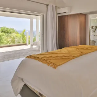 10.2 coeur de pirate guest bedroom 2
