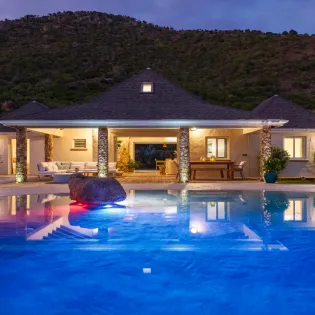 10.2 la roche dans i eau exterior nightly 3