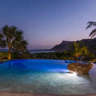 10.3 la roche dans i eau exterior nightly 3