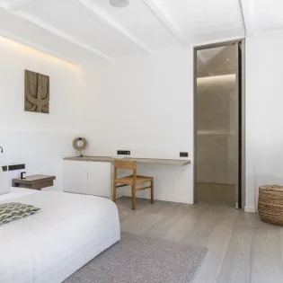 10.3 roxane guest bedroom 1