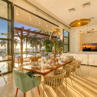 10.6 emeraude night view