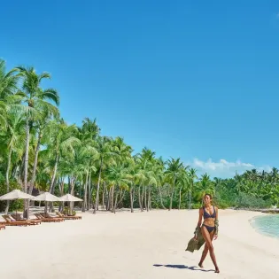 11 musha cay coconut beach with loungers