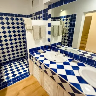 11.1 la desirade bathroom 4