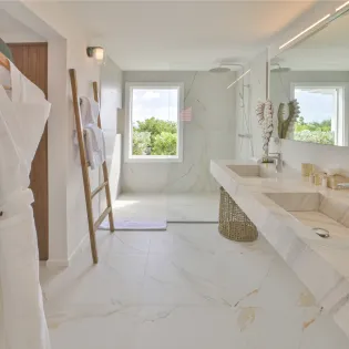 11.2 coeur de pirate guest bathroom 2