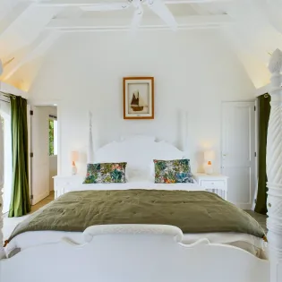 11.2 vie en rose bedroom 4