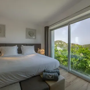 11.2 wine note bedroom 4