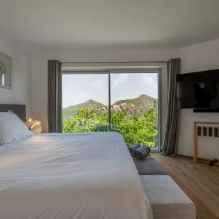 11.3 wine note bedroom 4