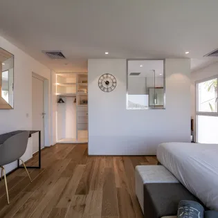 11.4 wine note bedroom 4