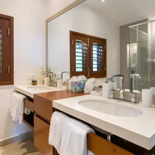 12.1 blue beach bathroom 3
