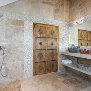 12.1 debbie bathroom 3