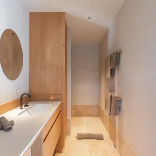 12.1 linda bathroom 4