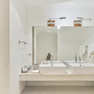 12.1 sakura bathroom 4