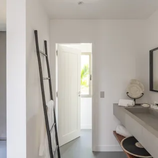 12.1 tainos bathroom 4