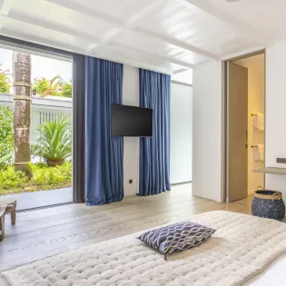 12.2 roxane guest bedroom 2