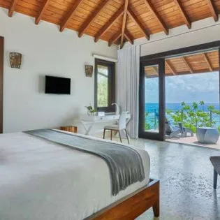 3 vacation rental photo VirginGorda VIJ EDG Villa WatersEdgeatOilNutBay edgbd401 desktop