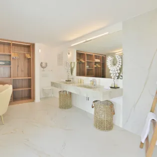 13.1 coeur de pirate guest bathroom 3