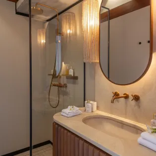 13.1 manoir voltaire bathroom 3