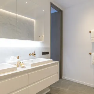 13.1 roxane guest bathroom 2
