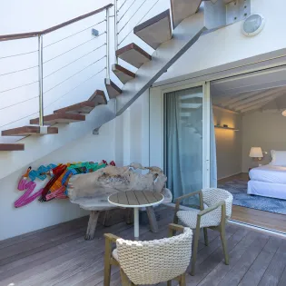 13.1 wine note bedroom 5