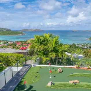 13.1 wings mini golf