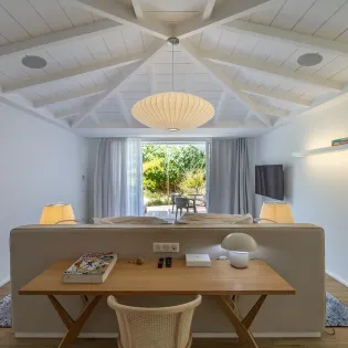 13.2 wine note bedroom 5