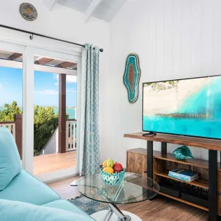 4 vacation rental photo Turks and Caicos IE BCT Villa Bashert Cottage BCTliv04 desktop