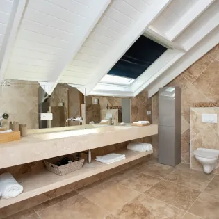 14.1 debbie bathroom 4