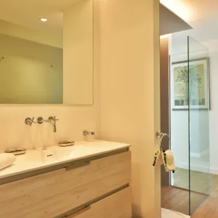 14.1 mia bathroom 5 1