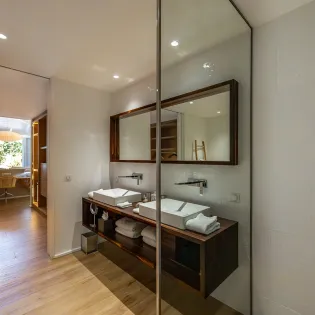 14.1 wine note bathroom 5