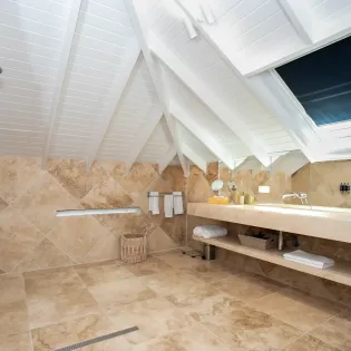 14.2 debbie bathroom 4