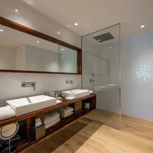 14.2 wine note bathroom 5