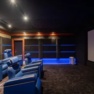 15.2 kyr cinema room