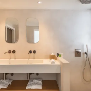 16.1 colette guest bathroom5