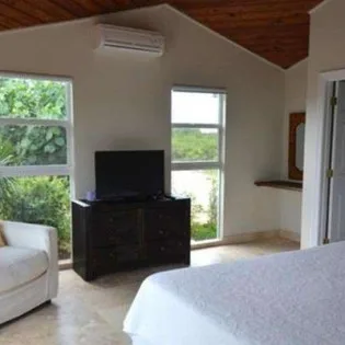 7 vacation rental photo Turks Caicos IE SRV Villa Serene srvbd102 desktop