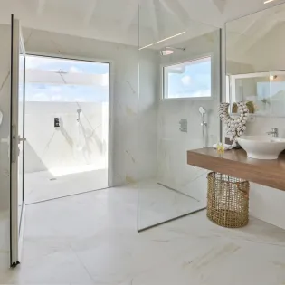 17.2 coeur de pirate guest bathroom 5