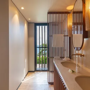 18.1 ti manoir voltaire bathroom 1