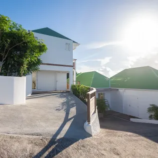 2.1 blue diamond mudroom entryway