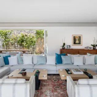 2.1 kreola living room