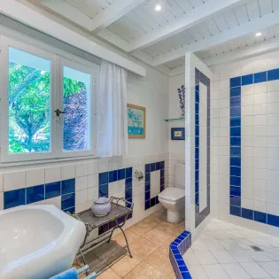 2.1 pamplemousse bathroom 2