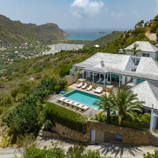 2.1 wine note exterior 2 drone