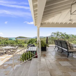 2.15 maison de reve kitchen & living room