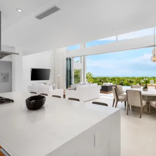 2.2 b.e grace bay ocean view 4bd kitchen living