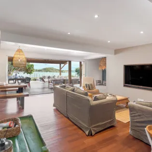 2.2 baltazar living room