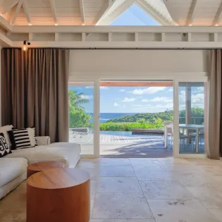 2.2 bonbonniere living room