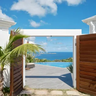 2.2 ellede mudroom entryway