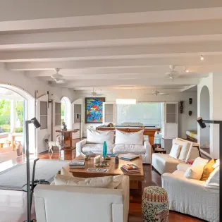 2.2 manoir de lurin living room